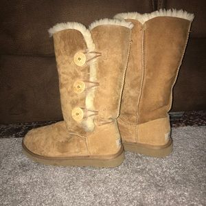 Ugg Australia Bailey triplet button